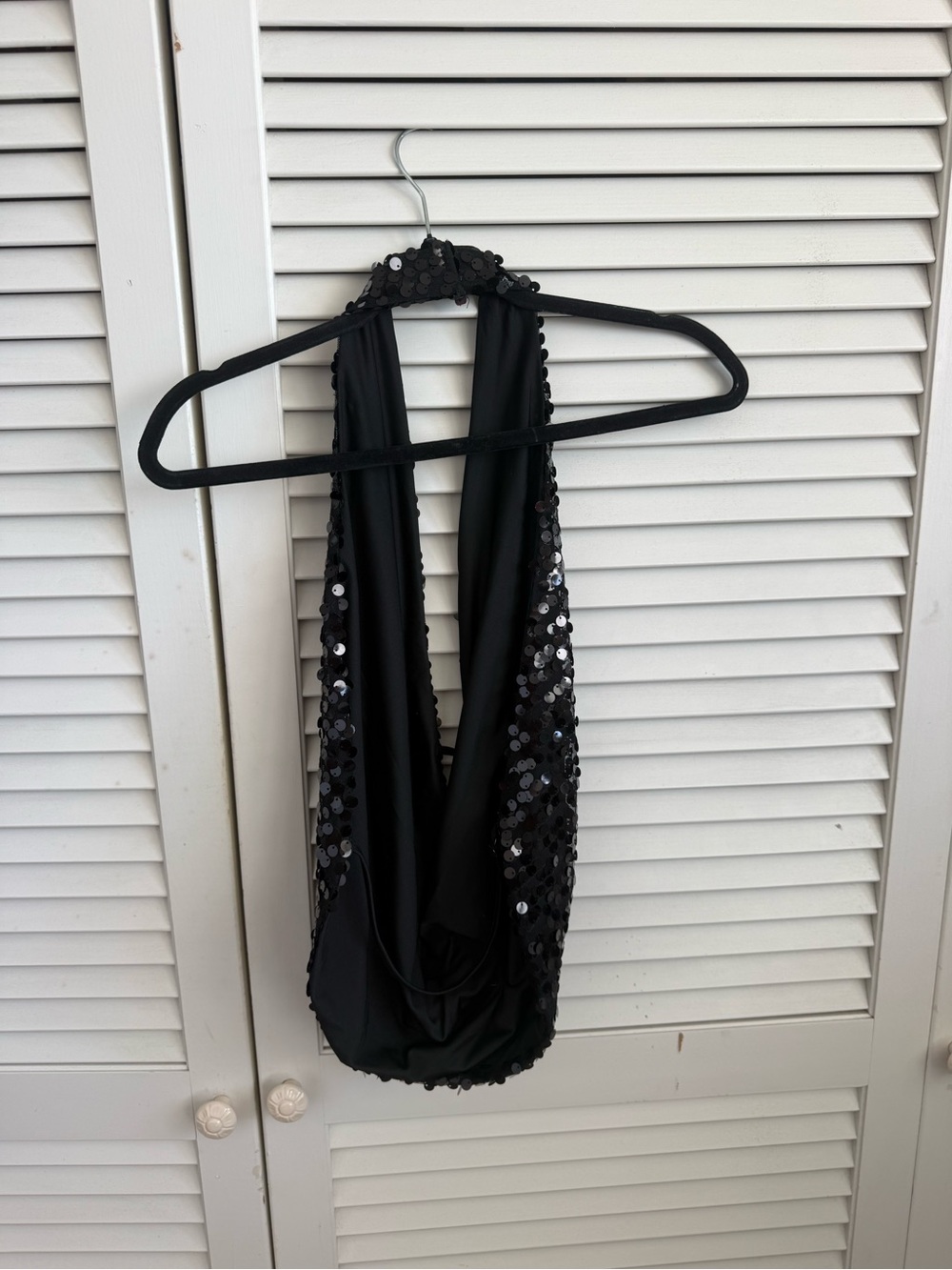 Black Sequin backless halter top - L